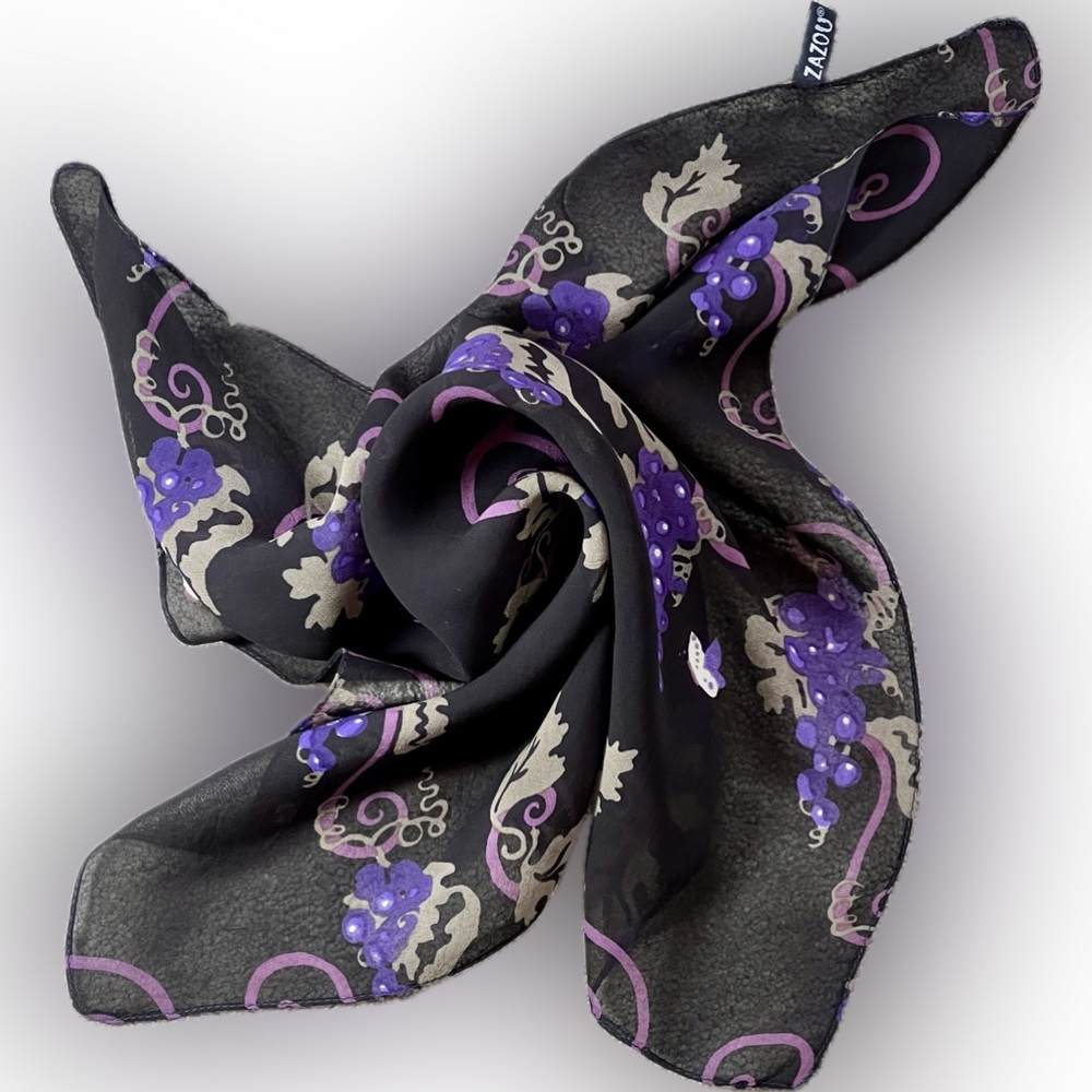Grapevine Scarf - Picture 2 of 7